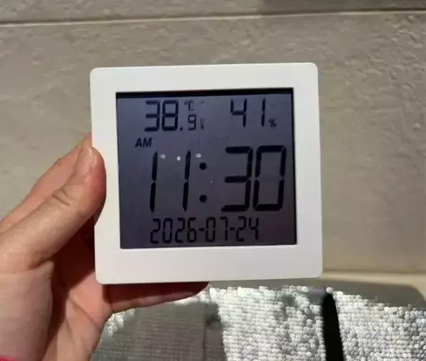 エアコンの室外機　断熱シートとの間に100均すのこを挟んだ結果、下がった温度が…