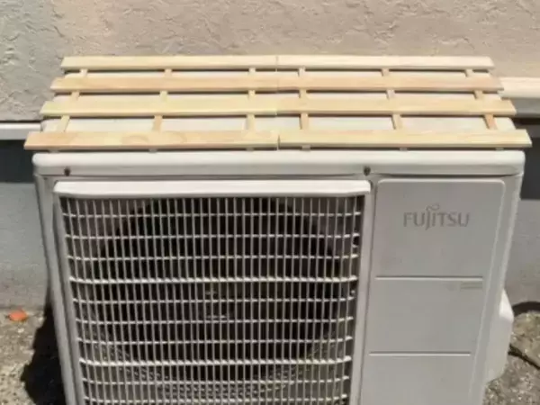 エアコンの室外機　断熱シートとの間に100均すのこを挟んだ結果、下がった温度が…