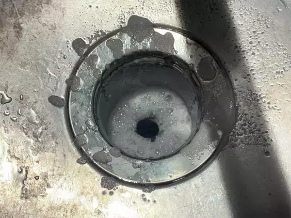 重曹とクエン酸の2アイテムを活用！　こすらず15分でキッチンの悪臭を消す方法