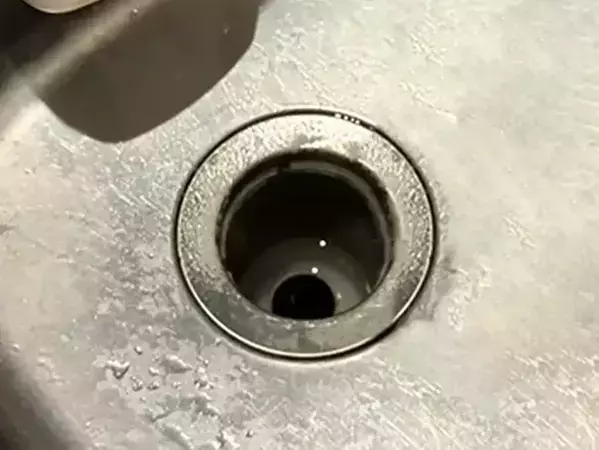 重曹とクエン酸の2アイテムを活用！　こすらず15分でキッチンの悪臭を消す方法