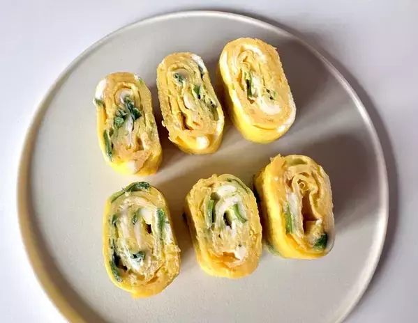 玉子焼きに『1本』刻んで入れてみて！　思わぬ具材に「ネギより好きかも」