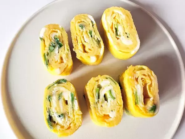 玉子焼きに『1本』刻んで入れてみて！　思わぬ具材に「ネギより好きかも」