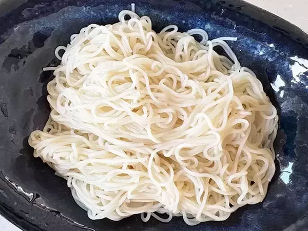 まだめんつゆで食べてる？　そうめんの思わぬ食べ方に「こっちのが好き」「早くやればよかった」