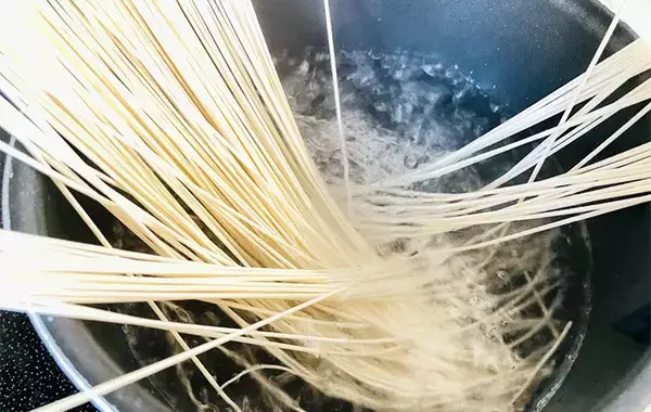 夫があっという間に完食　そうめんに『シーフードミックス』を合わせると？
