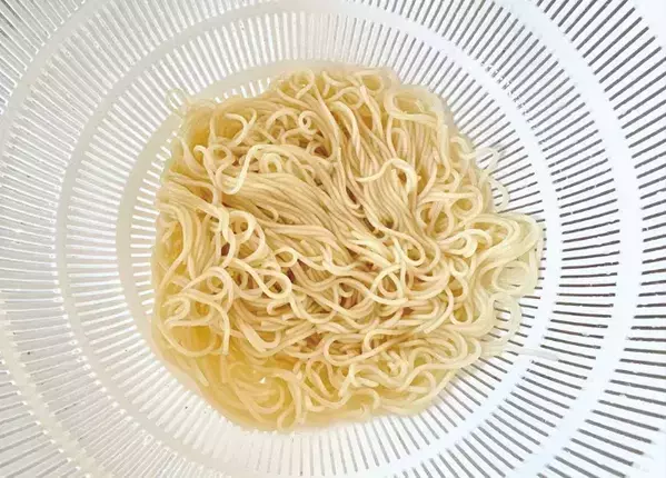 そうめんに『大さじ2杯』混ぜてみて！　めんつゆいらずの食べ方に「ありそうでなかった」