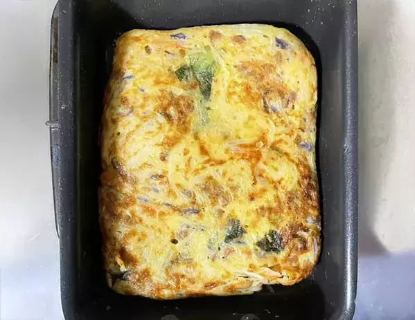 カット野菜を混ぜて焼くだけ　包丁不要のおかずに「食べ応え抜群」「大満足」