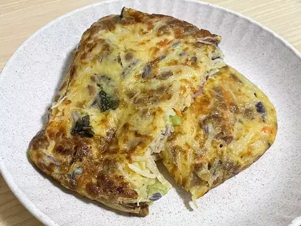 カット野菜を混ぜて焼くだけ　包丁不要のおかずに「食べ応え抜群」「大満足」