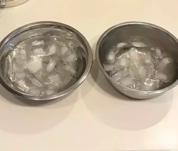 缶飲料を冷やすなら、普通の氷水？塩入り？ 10分後の冷え方の違いがこちら！