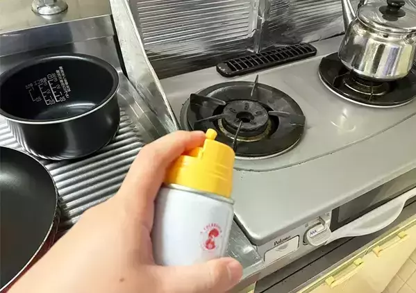 家電の近くにゴキブリが出たらどうする？　スプレーが使えない時の対処法をメーカーに取材