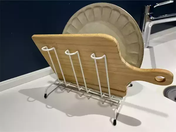 「どこ置いた？」がなくなった　ダイソーのコップスタンドが家中で活躍！