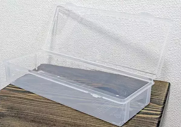 【DAISO】110円の「お箸ストッカー」がレジャーでも活躍！「小物はすべてこれに収納したい」