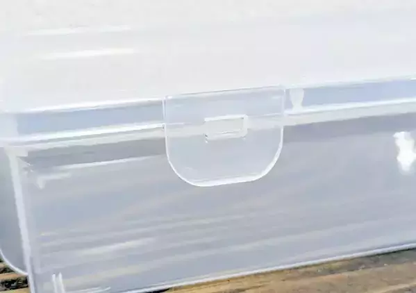 【DAISO】110円の「お箸ストッカー」がレジャーでも活躍！「小物はすべてこれに収納したい」