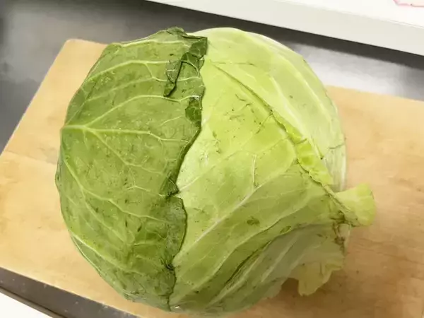 キャベツの外葉や芯を捨ててない？　１玉を無駄なく食べきる『プロの使い分け』