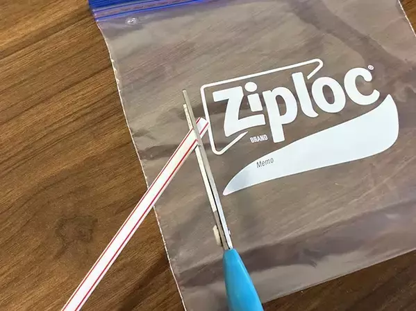 ジッパー袋とストローを使って5分　災害時に役立つ『蛇口』がこちら