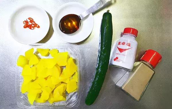 食べた夫が「いい味してるね」　キュウリとたくあんで作る簡単な一皿