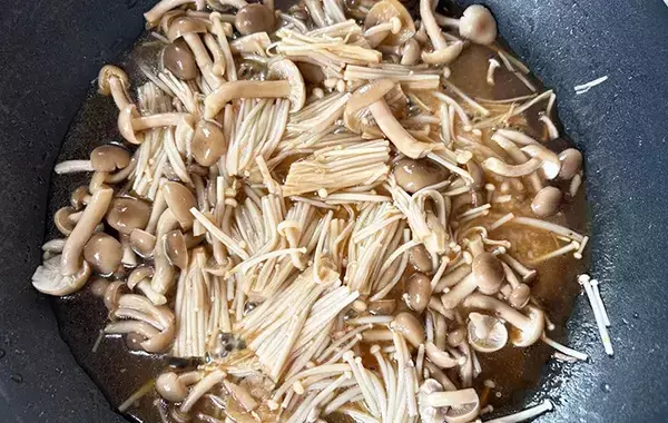 キノコ2種あったら作って！　味つけは『大さじ3杯』15分で作る“簡単おかず”レシピ