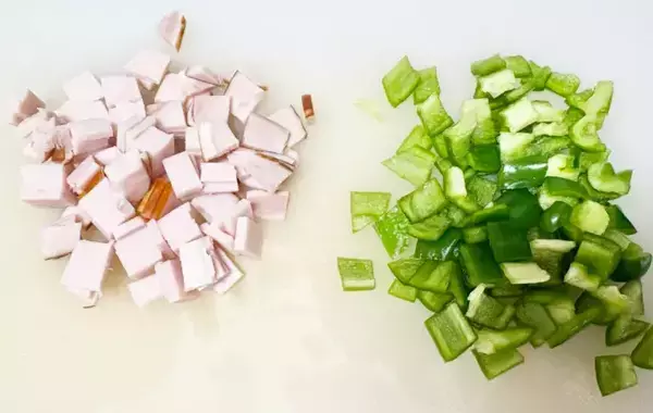 卵液に『1束』混ぜてみて！　モチモチ食感のオムレツに「息子の箸が止まらない」