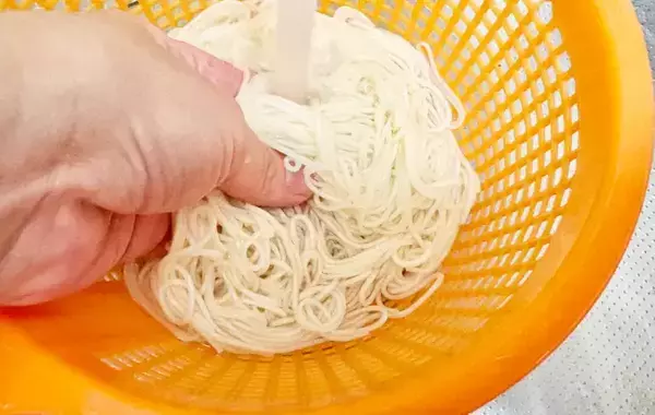 卵液に『1束』混ぜてみて！　モチモチ食感のオムレツに「息子の箸が止まらない」