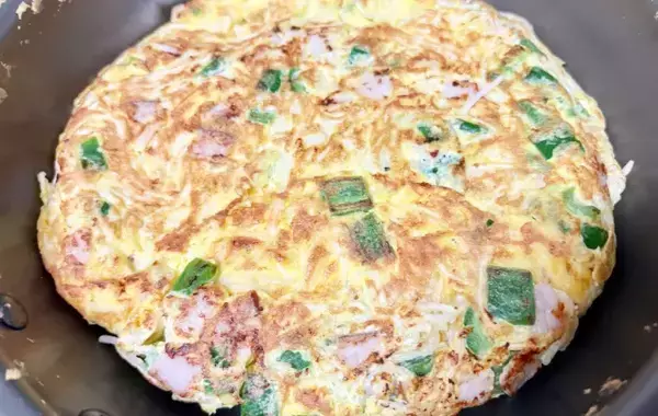卵液に『1束』混ぜてみて！　モチモチ食感のオムレツに「息子の箸が止まらない」