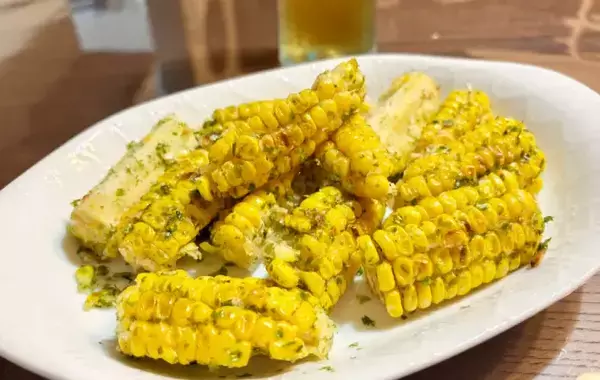 息子の食べる手が止まらない！トウモロコシに『大さじ1杯』まぶして焼いてみた