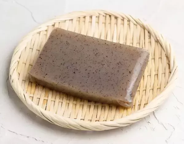 こんにゃくを串に刺して一晩冷凍したら…　焼き上がったものに「もはや別もの」【アレンジ4選】