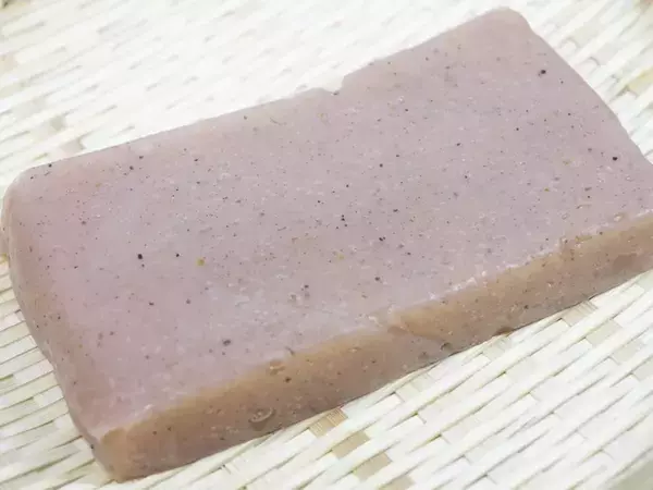 こんにゃくを串に刺して一晩冷凍したら…　焼き上がったものに「もはや別もの」【アレンジ4選】