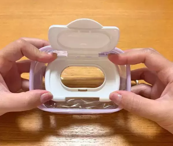 セリア『推し活ポーチ』を両面カット！　荷物がすっきりする意外な活用法が、こちら