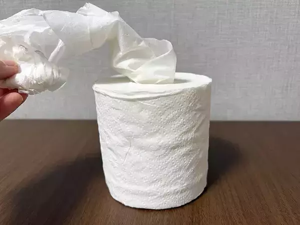 トイレットペーパーは『芯』を抜いて使う！　アウトドアや災害時に便利なアイディア