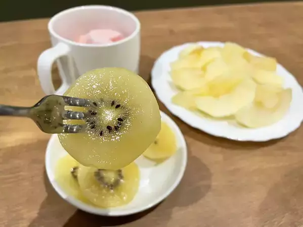 冷凍庫に入れていないのに…　果物を「まるでシャーベット」「シュワシュワ食感」にする方法が、こちら