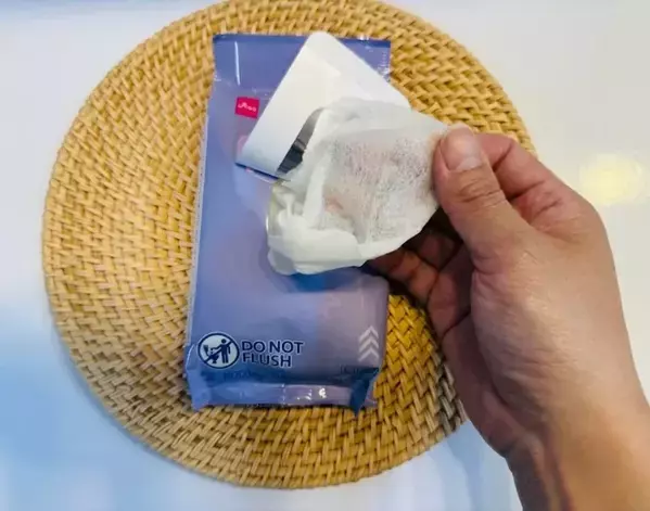 ダイソー『足ふきシート』が超優秀！ 　買って試した使用感に「もう手放せない」
