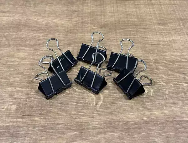 ダブルクリップを円形に並べて…　できたものがデスクで活躍！