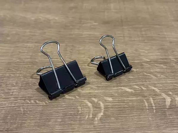 ダブルクリップを円形に並べて…　できたものがデスクで活躍！