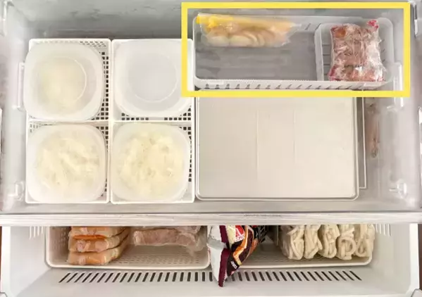 冷凍食品と保冷剤でパンパンな冷凍庫　整理のプロが収納すると【アイディア7選】