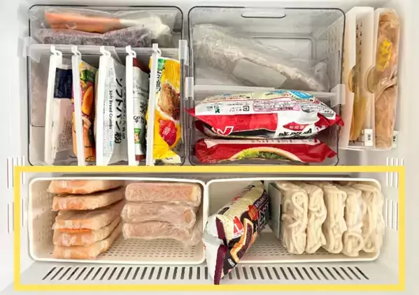 冷凍食品と保冷剤でパンパンな冷凍庫　整理のプロが収納すると【アイディア7選】