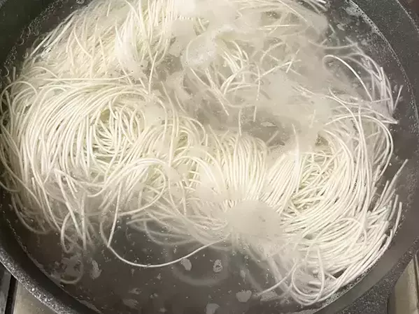 1袋混ぜるだけ！　そうめんのアレンジに「スルスル食べられる」「簡単にボリュームアップ」