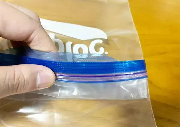 ジッパー袋のサイズが足りず困ったら？　2分で『拡張』できる裏ワザを試して驚き！