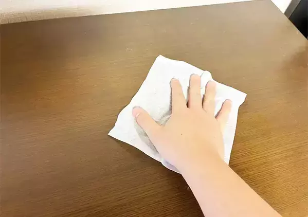 余った紙おしぼり、カラカラになる前にやって！　実用的な活用術に「余った時の定番になる」