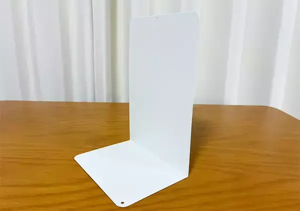 ブックエンドの『短い面』を差し込んでみて！　玄関の小物が片づく収納ワザが、こちら
