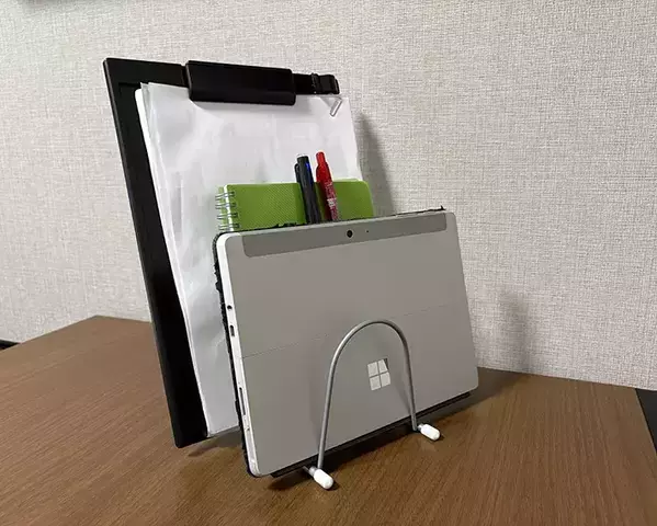 110円の『キッチンスタンド』　じゃない使い方に「収納に役立つ」「安定感抜群」
