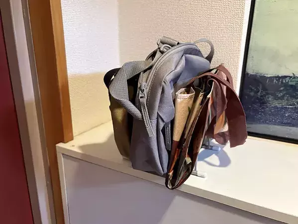 110円の『キッチンスタンド』　じゃない使い方に「収納に役立つ」「安定感抜群」