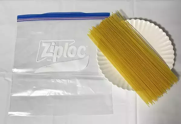 パスタを2時間水に浸けて放置！　できたものに「食感が変わった」「これからもやる」