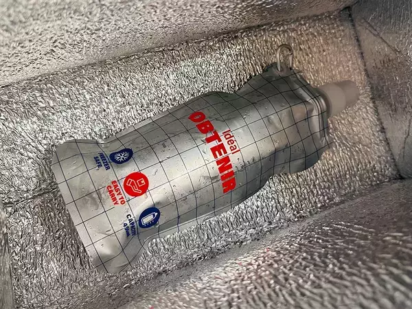 スリコのアルミボトルが保冷剤代わりとしても大活躍！　「アイスが溶けない」「サイズ感が絶妙！」