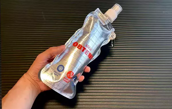 スリコのアルミボトルが保冷剤代わりとしても大活躍！　「アイスが溶けない」「サイズ感が絶妙！」
