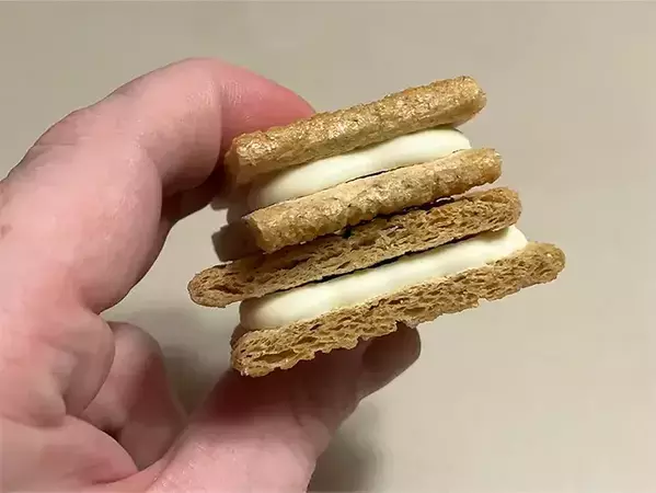 「日本人は当たり前に食べてるの？」　アメリカ人がコンビニで何度もリピートするチョコ菓子3選！