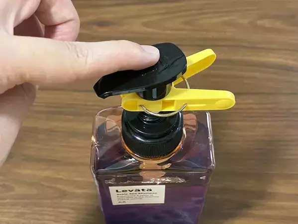 洗濯バサミが夏の旅行で役立つ！　持ち物ストレスを解消する2つの方法が「便利」