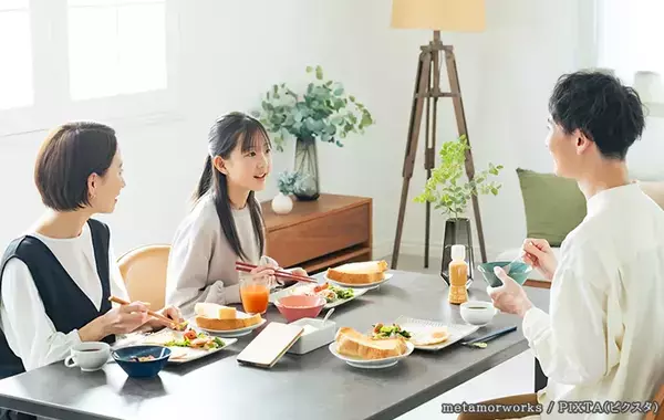 夏のそうめん『青い皿』を選びがちだけど…　プロの解説に「食器棚、今すぐ見直す！」
