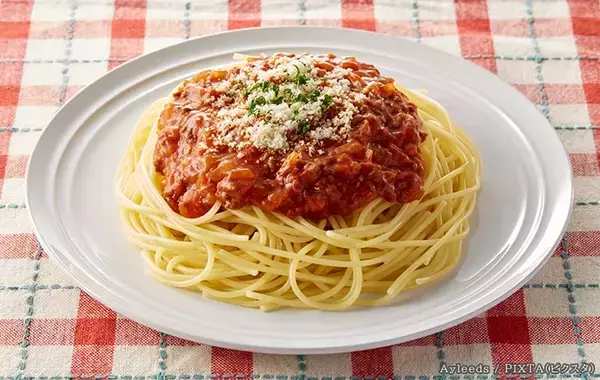 夏のそうめん『青い皿』を選びがちだけど…　プロの解説に「食器棚、今すぐ見直す！」