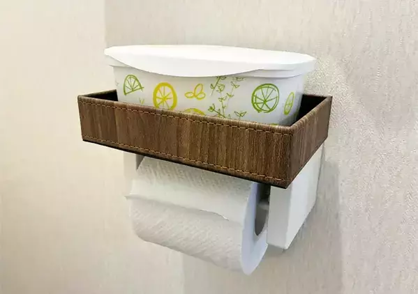 ブックエンドをホルダーの『つけ根』に差し込むと快適　狭いトイレが見違える裏技とは