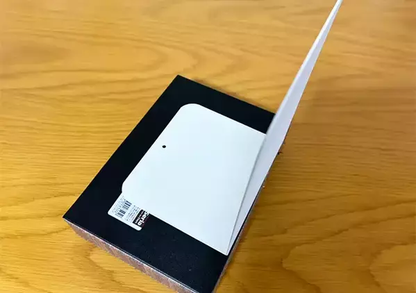 ブックエンドをホルダーの『つけ根』に差し込むと快適　狭いトイレが見違える裏技とは