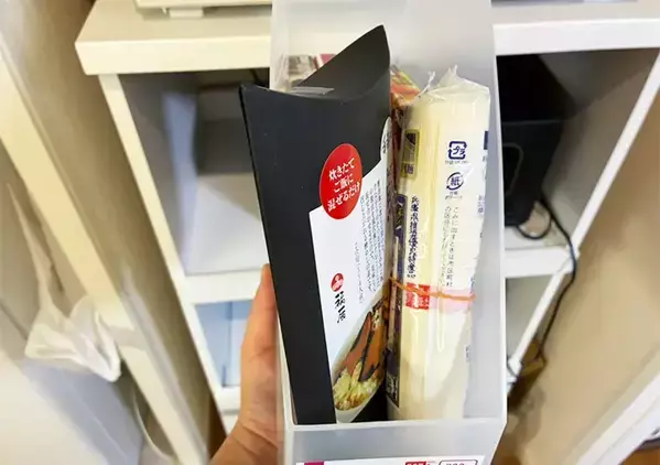 キッチンの『かさばるもの』はこれで解決　100均の『ファイルスタンド』の思わぬ活用法とは